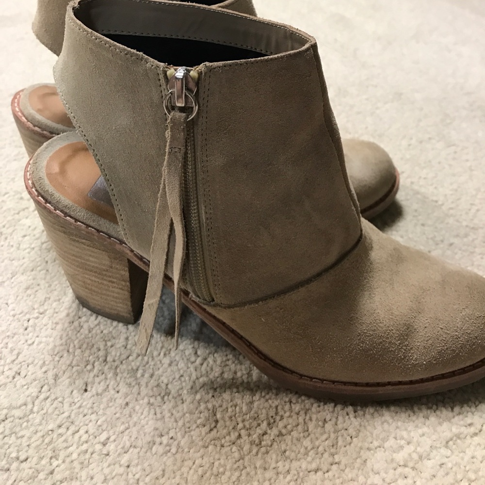 Boots - Picture 4 of 4